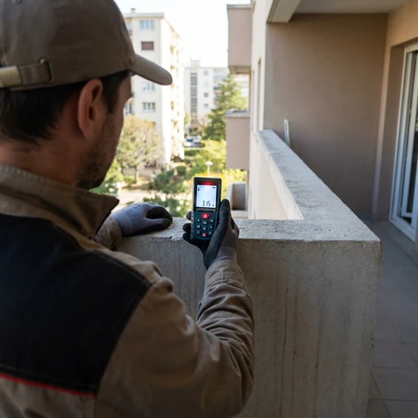 Cam balkon montajından bir kare — Instagram