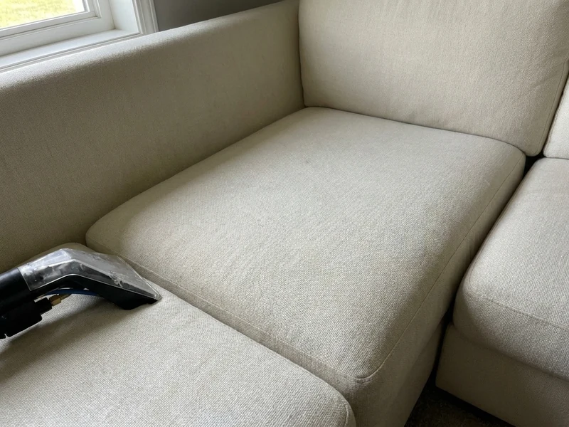 Krem köşe koltuk yıkama sonrası — lekesiz